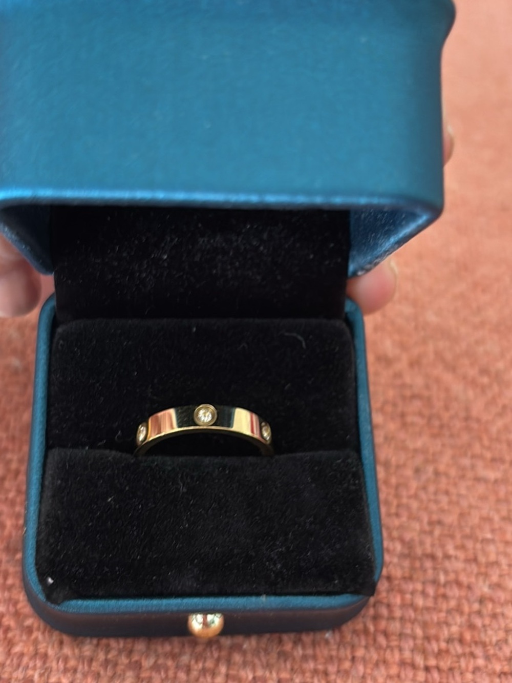 Gold Solitaire Accent Women's Band - Gold
